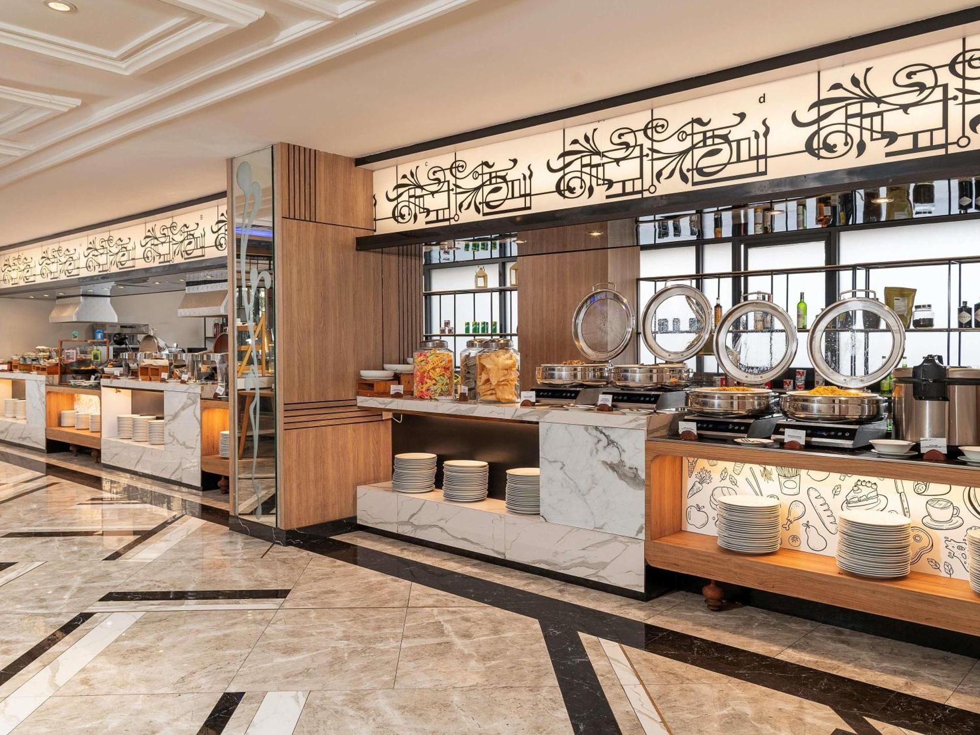 Mercure Centre Hotel 4*